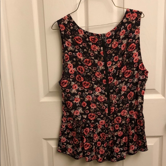 Loose rose peplum tank - Picture 2 of 2